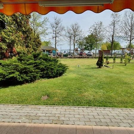 Igenyes 4 Fos Apartman Koezvetlen A Strandnal Apartment Чопак Екстериор снимка