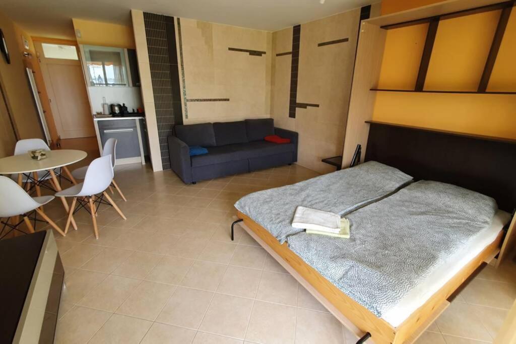 Igenyes 4 Fos Apartman Koezvetlen A Strandnal Apartment Чопак Екстериор снимка