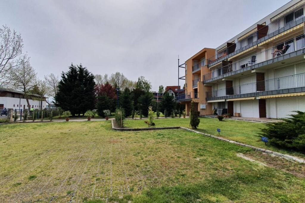 Igenyes 4 Fos Apartman Koezvetlen A Strandnal Apartment Чопак Екстериор снимка