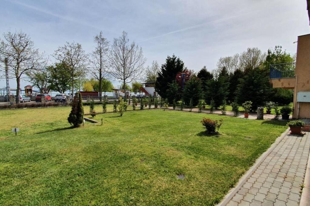 Igenyes 4 Fos Apartman Koezvetlen A Strandnal Apartment Чопак Екстериор снимка