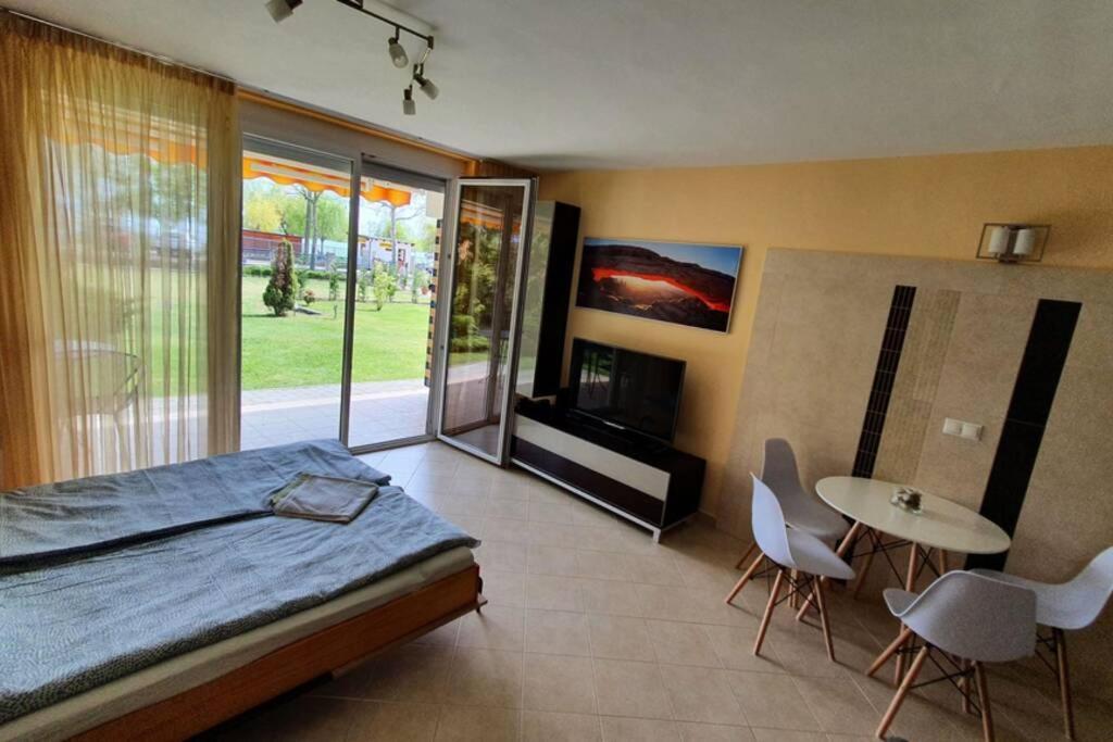 Igenyes 4 Fos Apartman Koezvetlen A Strandnal Apartment Чопак Екстериор снимка